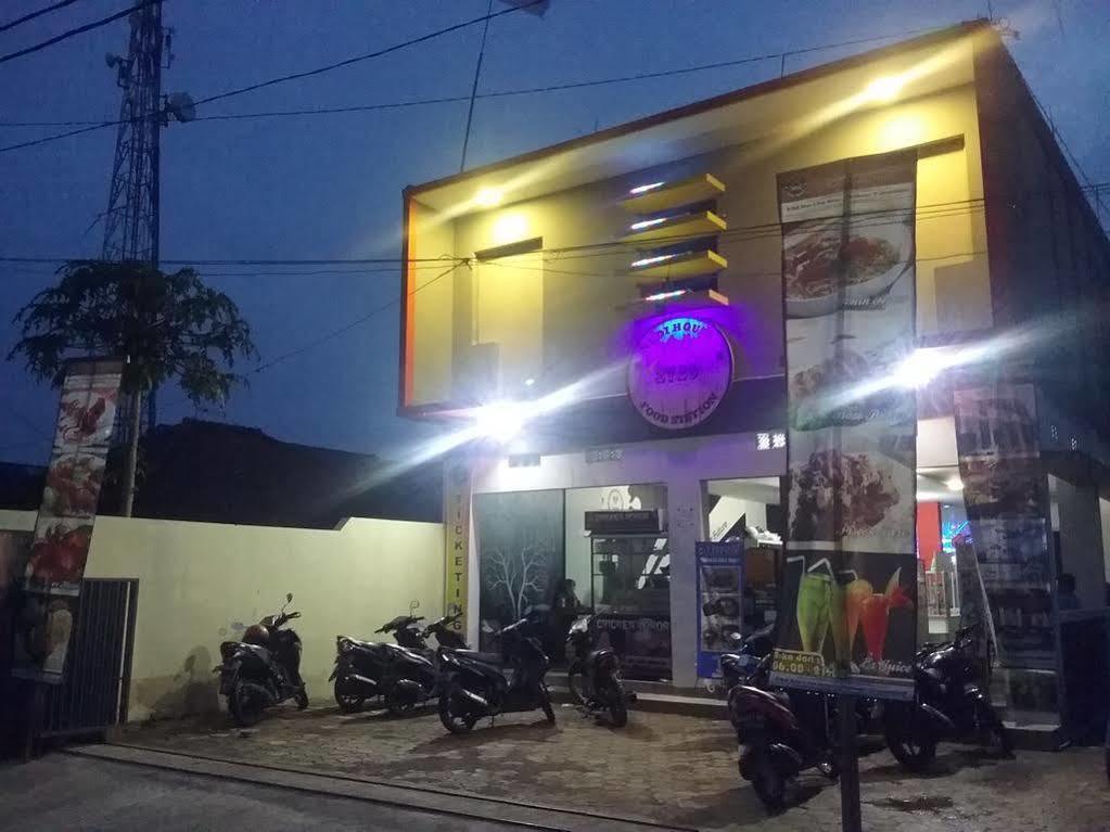 Budi House & Food Station Bandung Exterior photo